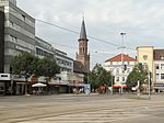 Wattenscheid, straatzicht Bahnhofstrasse met Friedenskirche DmA027 foto1 2013-07-28 10.47